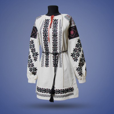 Embroidered tunic "Traditional Blessing"